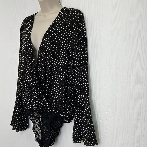 Free People - Making Waves Deep V Neck Bell Sleeve Polka Dot Lace Bodysuit Small - Picture 8 of 16